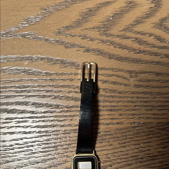 Vintage Members Only Digital Watch – WORKING – 1970s LCD Quartz – Gold Tone - Picture 13 of 14